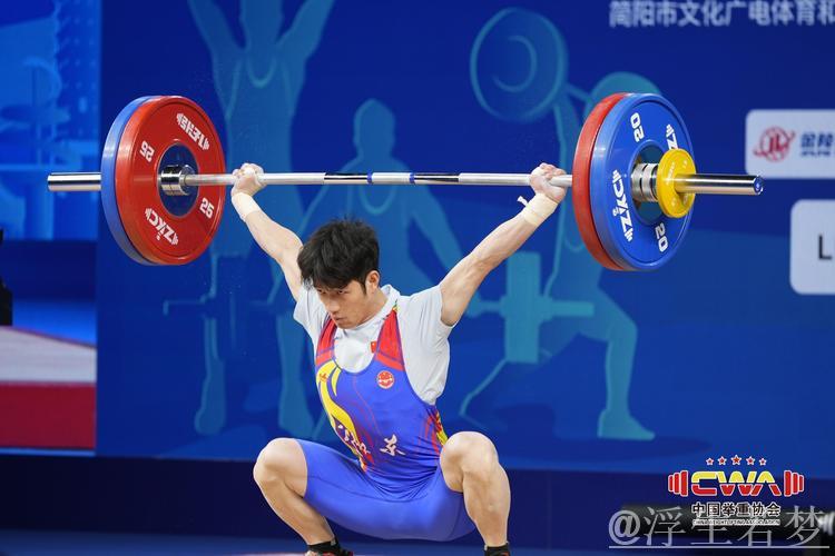 王威东勇夺两金 全国男子举重锦标赛拉开帷幕