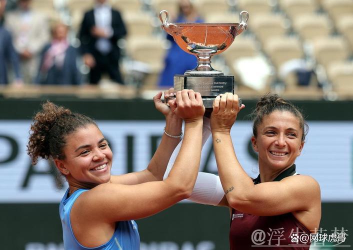 埃拉尼与保利尼组合摘得法网女双桂冠 埃拉尼与保利尼组合摘得法网女双桂冠
