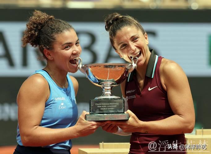 埃拉尼与保利尼组合摘得法网女双桂冠 埃拉尼与保利尼组合摘得法网女双桂冠