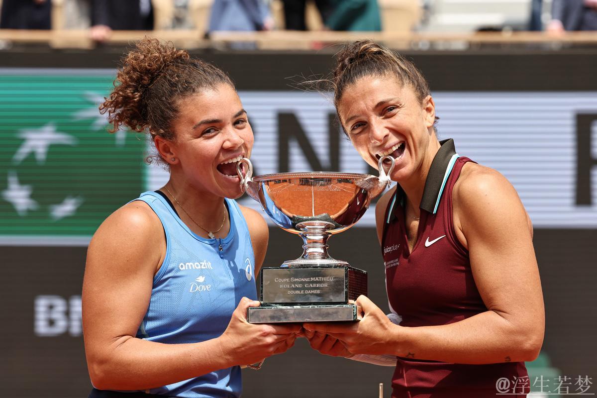 埃拉尼与保利尼组合摘得法网女双桂冠 埃拉尼与保利尼组合摘得法网女双桂冠